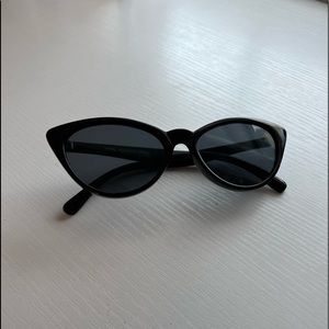black urban outfitters sunglasses